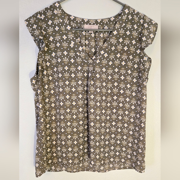 Old Navy Olive Green Floral Top Size MP - Picture 1 of 5